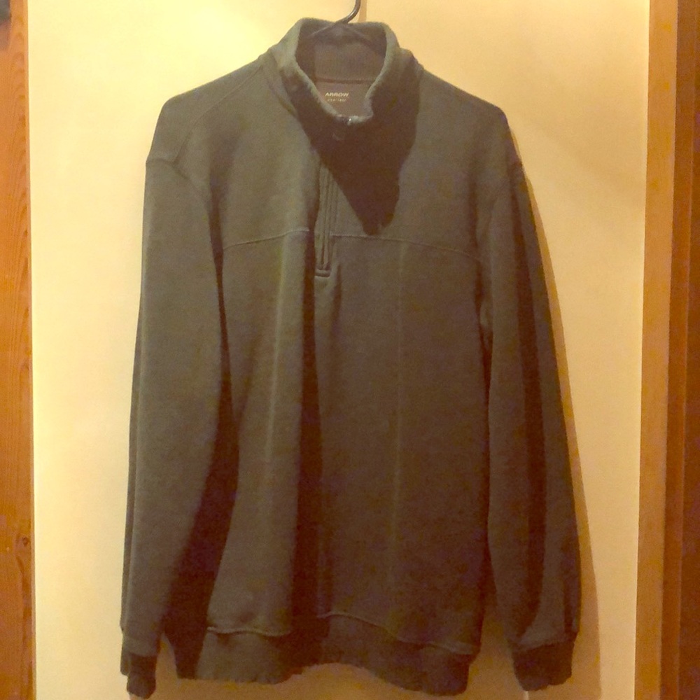 Arrow pullover